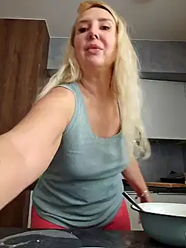 Snapshot of MariaRichi_ chatting on March 19, 10:44 am MariaRichi  online show from March 19, 10:44 am