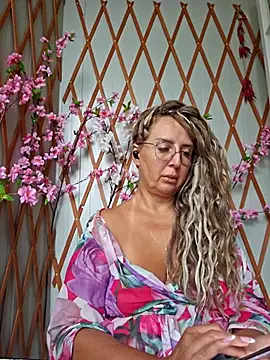 Snapshot of MariaRichi_ chatting on September 23, 7:22 am MariaRichi  online show from September 23, 7:22 am