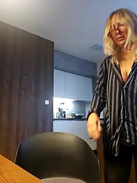 Snapshot of MariaRichi_ chatting on November 2, 7:33 am MariaRichi  online show from November 2, 7:33 am