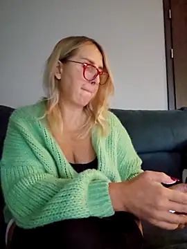 Snapshot of MariaRichi_ chatting on November 9, 7:39 am MariaRichi online show from November 9, 7:39 am