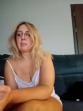 Snapshot of MariaRichi_ chatting on November 25, 7:30 am MariaRichi online show from November 25, 7:30 am