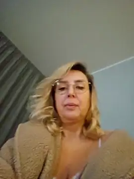 Snapshot of MariaRichi_ chatting on December 15, 7:45 am MariaRichi online show from December 15, 7:45 am