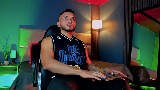 maximusclark1 online show from February 4, 3:45 am