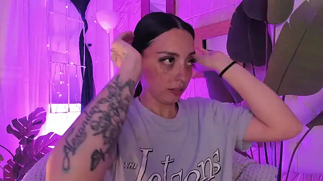 sadashi moon  online show from February 5, 9:36 am