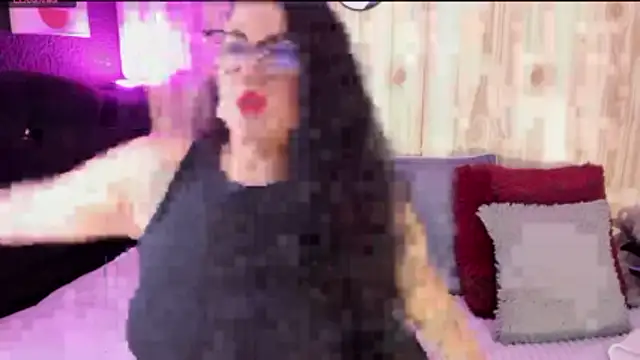 Snapshot of yoishat77 chatting on October 26, 2:50 am yoishat77 online show from October 26, 2:50 am