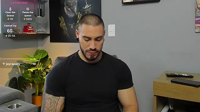 Snapshot of Giorgio-Leone chatting on December 17, 10:38 pm Giorgio-Leone online show from December 17, 10:38 pm