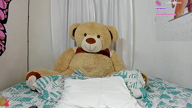 Snapshot of sweet_amalia4 chatting on September 16, 8:43 pm sweet amalia4 online show from September 16, 8:43 pm