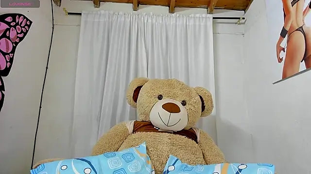 Snapshot of sweet_amalia4 chatting on September 23, 3:04 pm sweet amalia4 online show from September 23, 3:04 pm