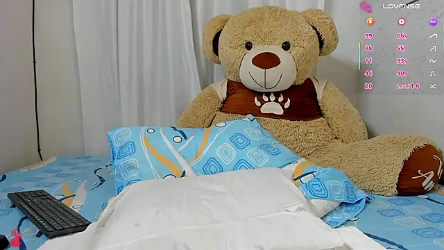 Snapshot of sweet_amalia4 chatting on September 25, 12:47 am sweet amalia4 online show from September 25, 12:47 am