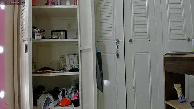 Snapshot of sweet_amalia4 chatting on October 26, 7:20 pm sweet amalia4 online show from October 26, 7:20 pm