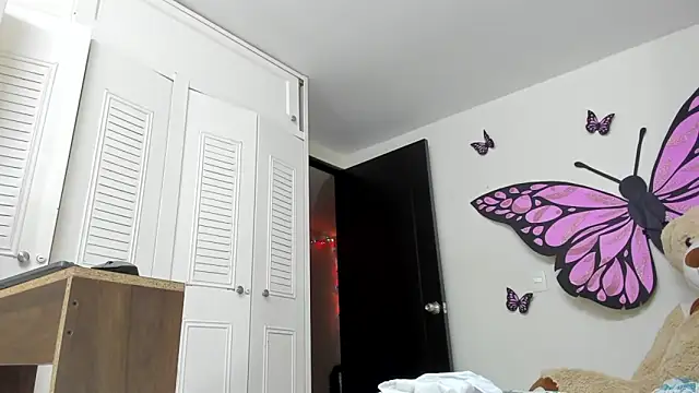 Snapshot of sweet_amalia4 chatting on November 30, 3:43 am sweet amalia4 online show from November 30, 3:43 am