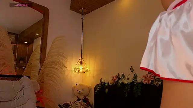 Snapshot of Hannah_williams1 chatting on October 31, 10:11 pm Hannah williams1 online show from October 31, 10:11 pm