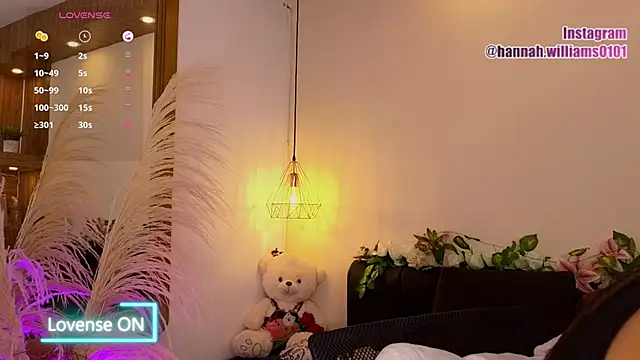 Snapshot of Hannah_williams1 chatting on November 20, 2:28 pm Hannah williams1 online show from November 20, 2:28 pm