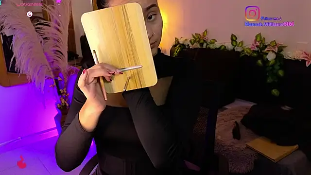 Snapshot of Hannah_williams1 chatting on December 4, 8:28 pm Hannah williams1 online show from December 4, 8:28 pm