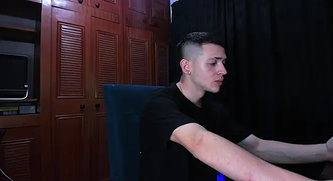 Snapshot of Dimitri_higth420 chatting on January 17, 1:25 am Dimitri higth420 online show from January 17, 1:25 am