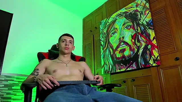 Snapshot of Dimitri_higth420 chatting on February 6, 7:13 am Dimitri higth420 online show from February 6, 7:13 am