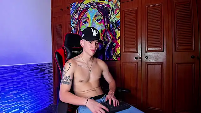 Snapshot of Dimitri_higth420 chatting on February 25, 9:53 am Dimitri higth420 online show from February 25, 9:53 am