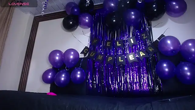 Snapshot of AnnieScott_ chatting on November 18, 7:40 pm AnnieScott online show from November 18, 7:40 pm