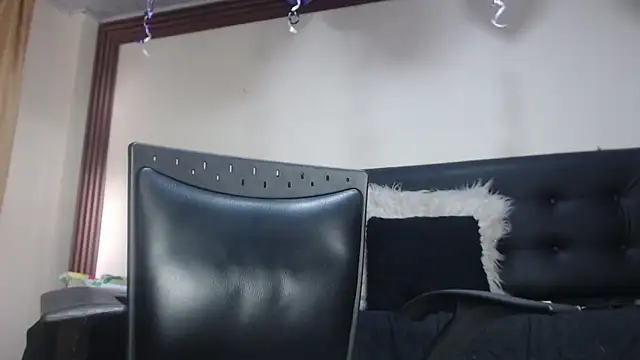 Snapshot of AnnieScott_ chatting on November 29, 7:28 pm AnnieScott online show from November 29, 7:28 pm