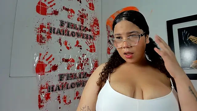 Snapshot of zoee_lovv chatting on October 30, 3:08 am zoee lovv online show from October 30, 3:08 am