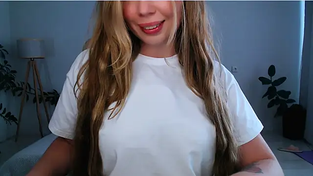 Snapshot of NaughtyNylonFeet chatting on March 5, 8:54 am NaughtyNylonFeet online show from March 5, 8:54 am