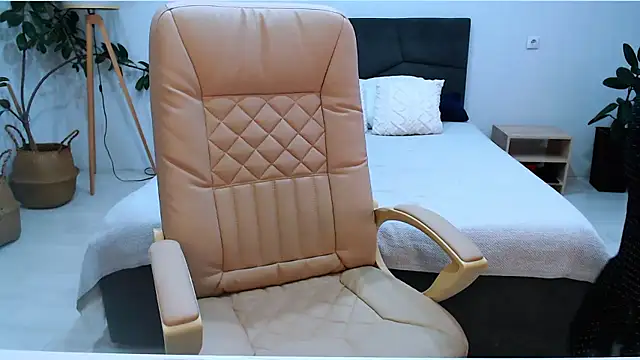 Snapshot of NaughtyNylonFeet chatting on October 8, 3:04 am NaughtyNylonFeet online show from October 8, 3:04 am