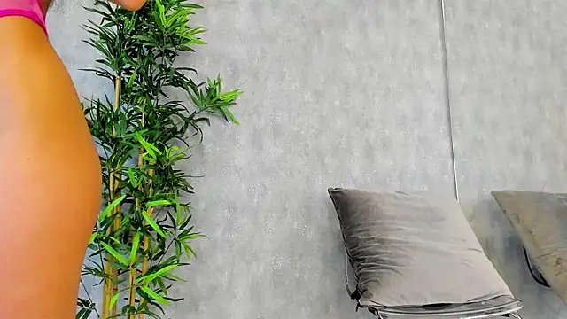 Snapshot of KatelynSparks chatting on March 15, 6:25 am KatelynSparks online show from March 15, 6:25 am