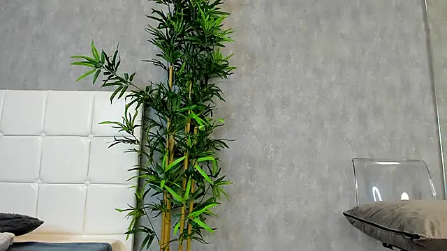 Snapshot of KatelynSparks chatting on March 17, 10:06 am KatelynSparks online show from March 17, 10:06 am