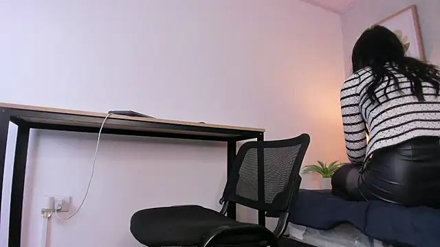 Caroline dh online show from June 13, 11:41 am