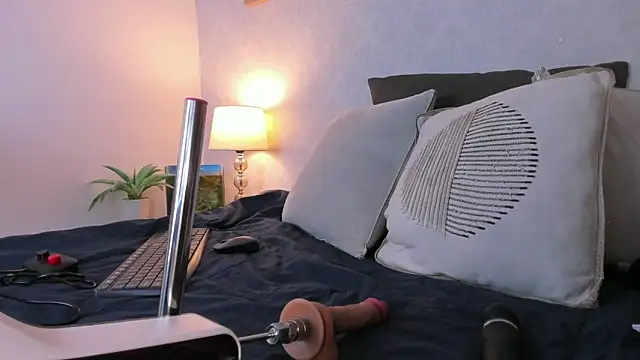 Caroline dh online show from June 18, 11:36 am