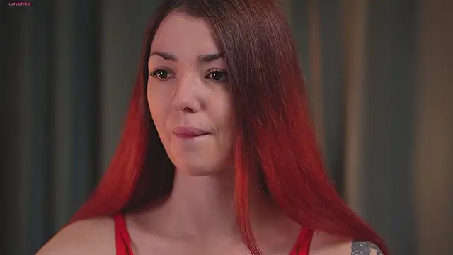 Snapshot of Charmings_054 chatting on February 27, 4:18 pm Charmings 054 online show from February 27, 4:18 pm