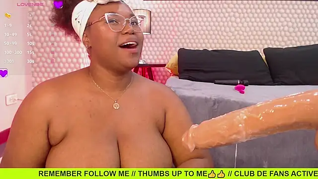 Snapshot of Makena_gh chatting on December 29, 6:35 am Makena gh online show from December 29, 6:35 am