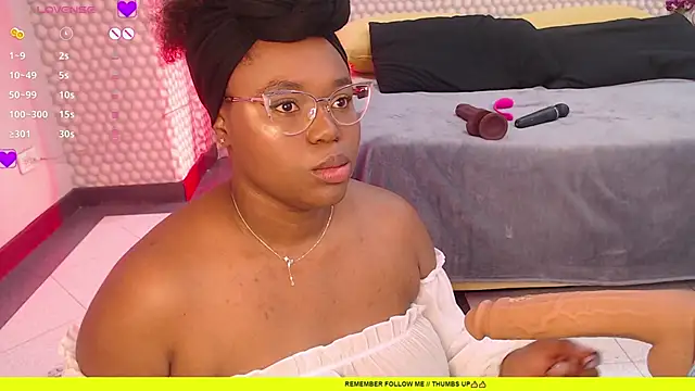 Snapshot of Makena_gh chatting on December 30, 3:58 am Makena gh online show from December 30, 3:58 am