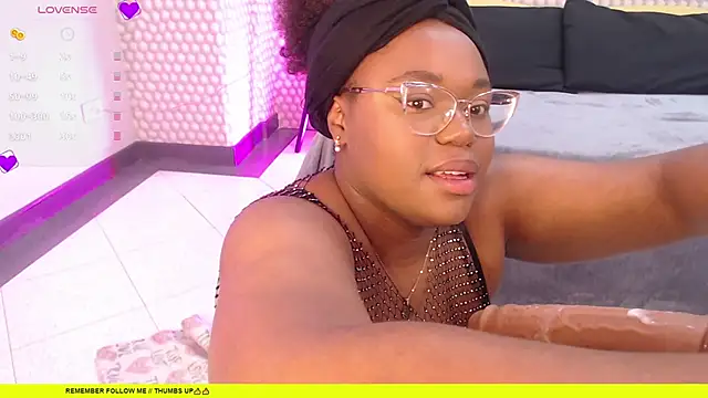 Snapshot of Makena_gh chatting on December 31, 3:55 am Makena gh online show from December 31, 3:55 am