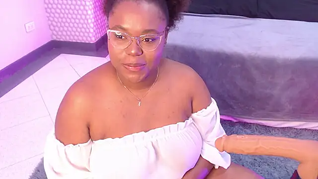 Snapshot of Makena_gh chatting on January 5, 3:43 am Makena gh online show from January 5, 3:43 am