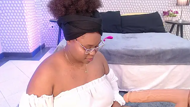 Snapshot of Makena_gh chatting on January 9, 3:15 am Makena gh online show from January 9, 3:15 am
