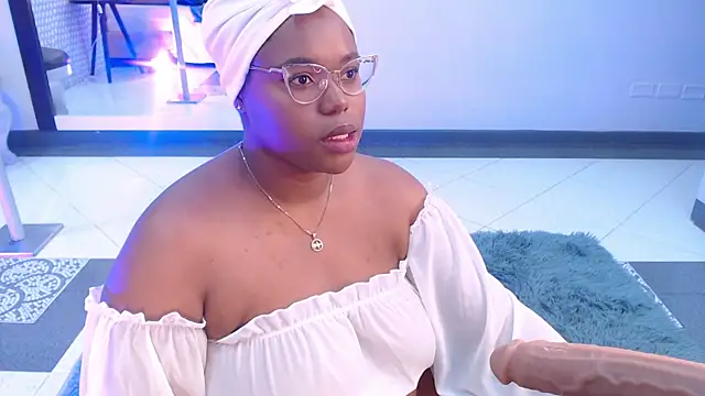 Snapshot of Makena_gh chatting on January 23, 3:48 am Makena gh online show from January 23, 3:48 am