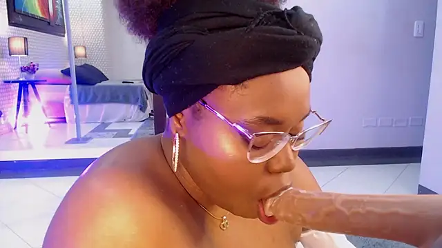 Snapshot of Makena_gh chatting on January 30, 8:11 am Makena gh online show from January 30, 8:11 am