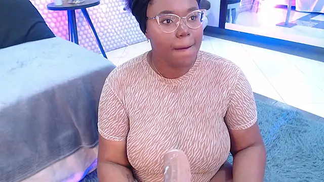Snapshot of Makena_gh chatting on February 1, 6:43 am Makena gh online show from February 1, 6:43 am