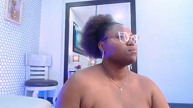 Snapshot of Makena_gh chatting on February 6, 9:43 am Makena gh online show from February 6, 9:43 am