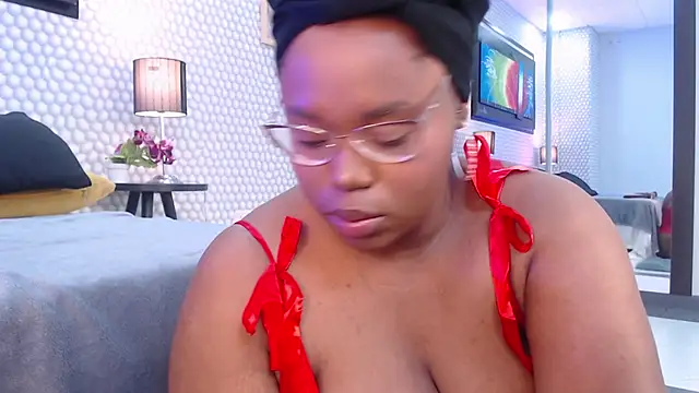 Snapshot of Makena_gh chatting on February 9, 3:22 am Makena gh online show from February 9, 3:22 am