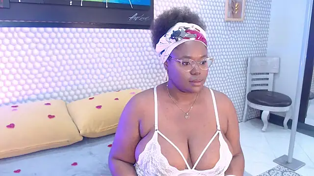 Snapshot of Makena_gh chatting on February 15, 3:31 am Makena gh online show from February 15, 3:31 am
