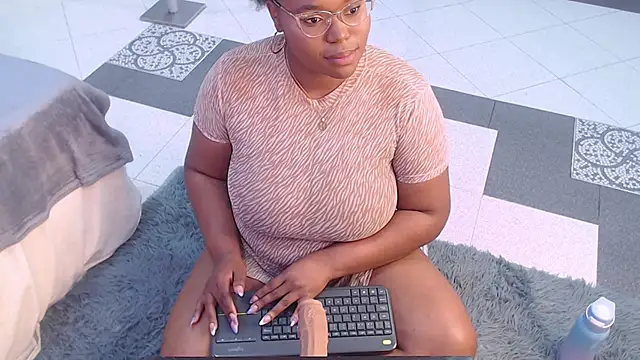 Snapshot of Makena_gh chatting on February 16, 6:32 am Makena gh online show from February 16, 6:32 am