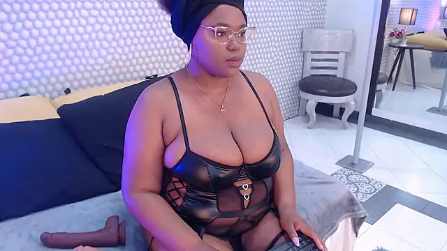 Snapshot of Makena_gh chatting on February 18, 3:53 am Makena gh online show from February 18, 3:53 am