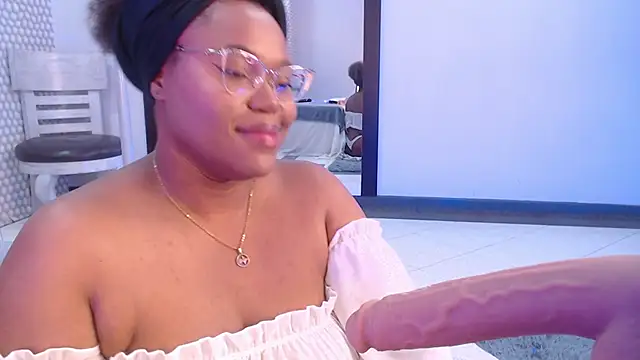 Snapshot of Makena_gh chatting on February 19, 3:28 am Makena gh online show from February 19, 3:28 am