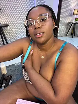 Snapshot of Makena_gh chatting on March 15, 7:20 am Makena gh online show from March 15, 7:20 am
