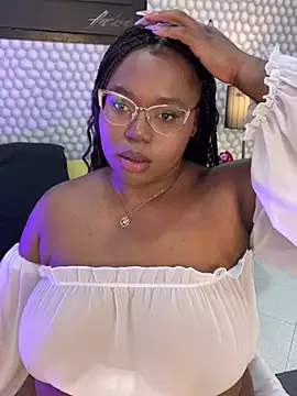Snapshot of Makena_gh chatting on March 16, 8:21 am Makena gh online show from March 16, 8:21 am