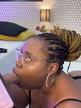 Snapshot of Makena_gh chatting on March 23, 7:31 am Makena gh online show from March 23, 7:31 am