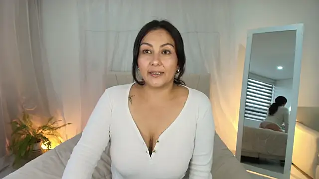 karla paradise  online show from April 27, 8:29 pm