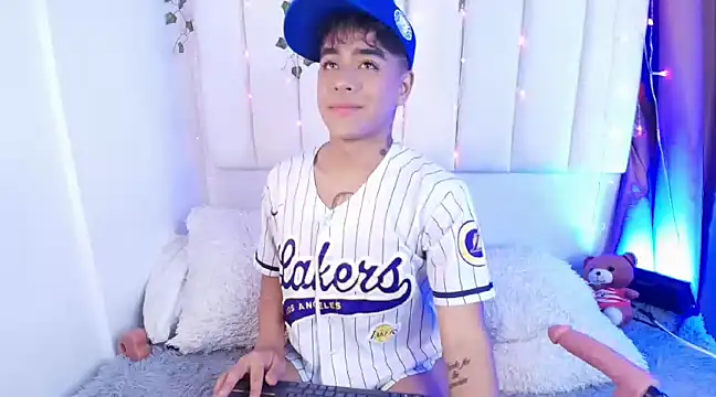 kiing azahell online show from January 17, 3:45 am